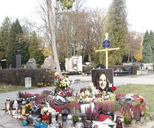 Tak wyglądają groby Zapasiewicza, Tyma, Kołaczkowskiej, Stoparczyk