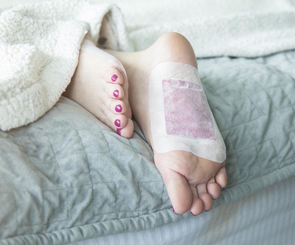 Czy toksyny naprawdę wychodzą przez stopy? Prawda o plastrach detoksykacyjnych