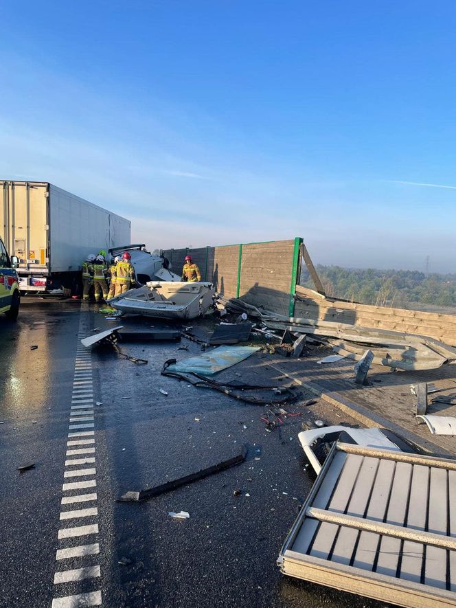 Śląskie: Wypadek na A1. Kobieta trafiła do szpitala. Gigantyczny korek