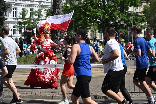 5 tysięcy zawodników wzięło udział w Biegu Konsytucji 3 Maja. Mamy zdjęcia z trasy! [GALERIA]