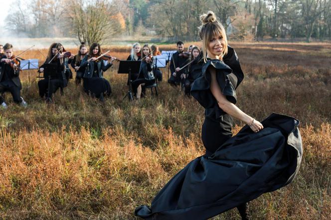 Doda Dorota Rabczewska na planie teledysku.