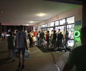 Pożar w Ząbkach. Wielkie poruszenie! Ludzie z całego miasta ruszyli z pomocą 