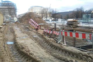 Mur sprzed 600 lat już niedługo będzie można podziwiać na Zamkowej. Obejrzyj, jak idą prace!