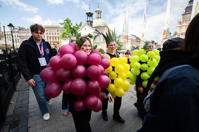 Korowód studentów podczas juwenaliów 2025 w Krakowie
