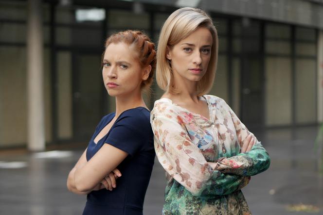 Pierwsza miłość odcinek 2420 Sabina (Urszula Dębska) Daria (Angelika Kujawiak)