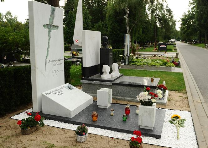 Nowy szczegół na grobie Królikowskiego