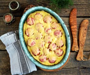 Zapiekanka z puree ziemniaczanego i kiełbasy