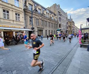 Rossmann Run 2025. Tłumy biegaczy wzięły udział w biegu ulicą Piotrkowską