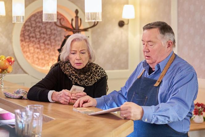 Na Wspólnej odc. 3786: Maria (Bożena Dykiel), Włodek (Mieczysław Hryniewicz)