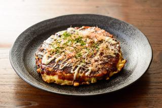 Kapuściana pizza Okonomiyaki - japoński pomysł na szybkie i pyszne danie z patelni!