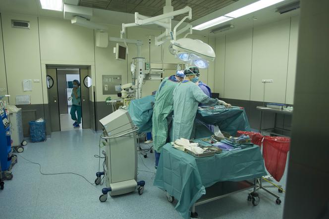 Wrocław. Druga operacja pacjenta, któremu usunięto zdrową nerkę zamiast tej zaatakowanej przez nowotwór