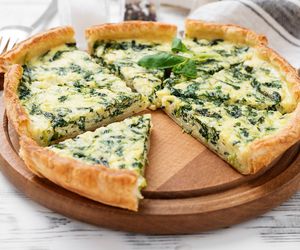 Tarta ze szpinakiem i kozim serem. Pyszny obiad we francuskim stylu