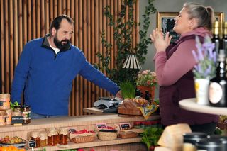 Barwy szczęścia, odcinek 3234: Borys (Jakub Wieczorek), Aldona (Elżbieta Romanowska)