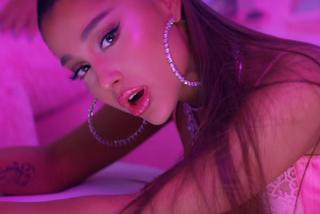 Fani Ariany Grande bojkotują 7 Rings! Powód zaskakuje