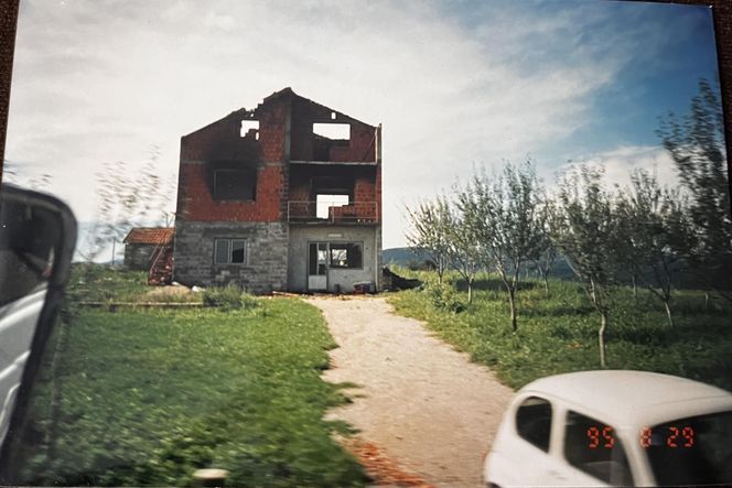 Ten dom jednego dnia stał, drugiego dnia go ostrzelano 