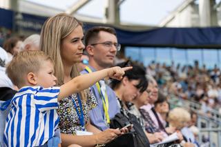 43 nowych świadków Jehowy. Na lubelskim stadionie odbył się wyjątkowy chrzest