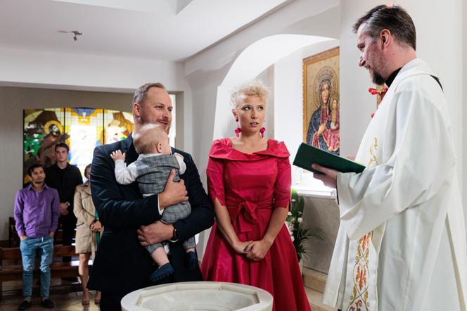 Na Wspólnej odc. 3539. Beata (Katarzyna Ptasińska), Paweł (Grzegorz Kwiecień), Gucio (Julian Studziński)