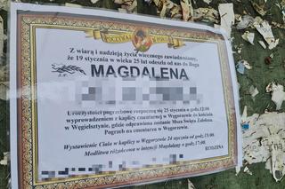 Pod Węgorzewem 25-latka rozbiła się na drzewie. Na miejscu tragedii płoną znicze