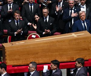 Głowy państw żegnają papieża Franciszka. Do Watykanu zjechali najważniejsi