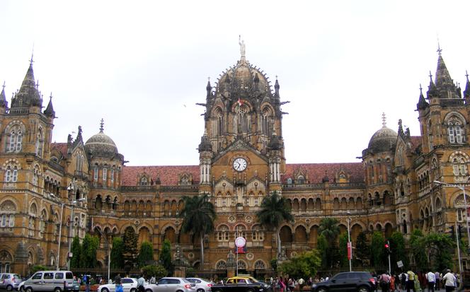 Zabytek kolonialnej przeszłości Indii: dworzec kolejowy w Bombaju. Chhatrapati Shivaji Terminus, dawniej Victoria Terminus. Fot. Dr Raju Kasambe