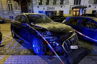 Warszawa. Totalna demolka. Audi wjechało w restaurację 