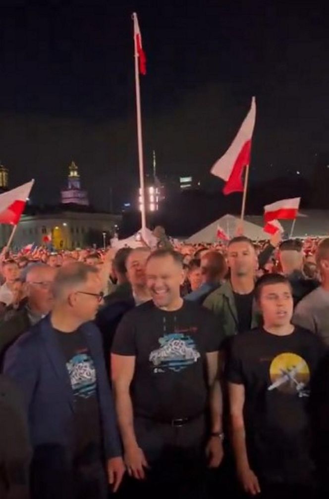 Karol Nawrocki śpiewa (nie)zakazane piosenki