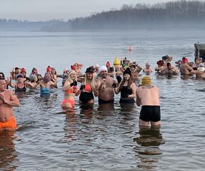 Sylwestrowe morsowanie na Pogorii w Dąbrowie Górniczej