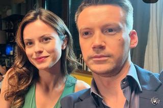 M jak miłość nowy sezon. Jakub Karski (Krzysztof Kwiatkowski), Kasia (Paulina Lasota) na planie