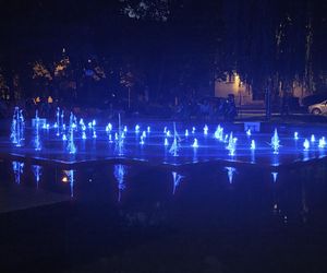 Muzyka, światło i woda w sercu Bydgoszczy. Ta fontanna naprawdę gra!