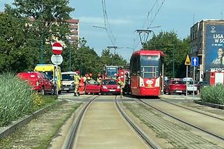 Wypadek tramwaju w Sosnowcu. Staranował samochód osobowy