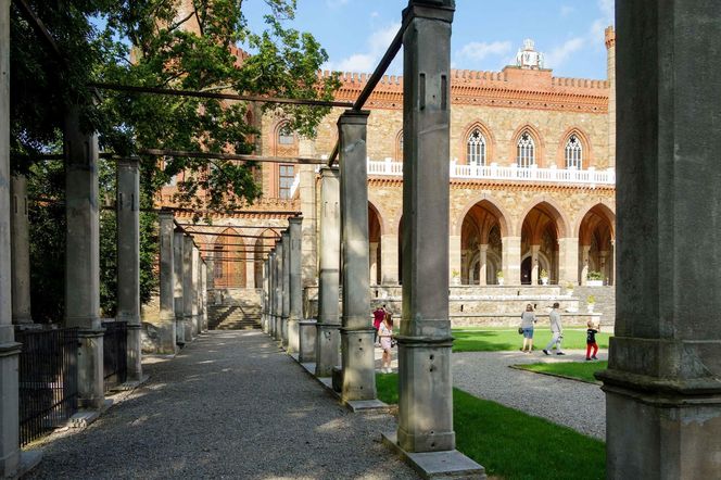 Ten bajkowy pałac to perła na skalę europejską. Znajduje się na Dolnym Śląsku!