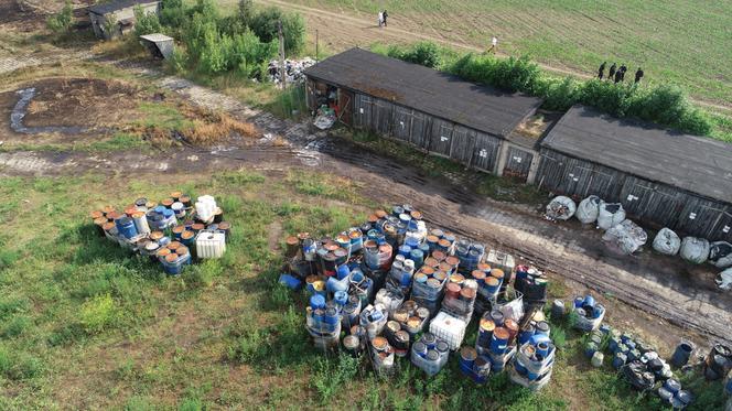 Gigantyczny pożar składowiska odpadów w miejscowości Wszedzień postawił na nogi straż pożarną z regionu