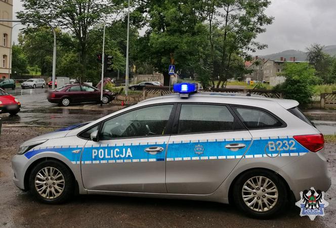 13-latek rozwalił Audi A4 w Sobięcinie! Ukradł auto sąsiadce!