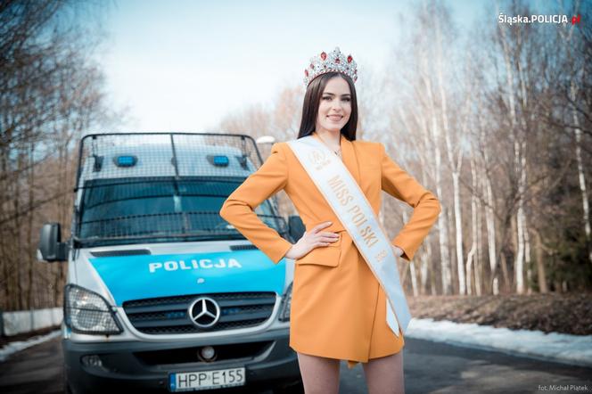 Miss Polski 2020 kusiła policjantów i rozdawała całusy! Piękna Anna-Maria Jaromin była bardzo przekonująca