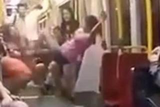 Ta dziewczynka napadła w tramwaju