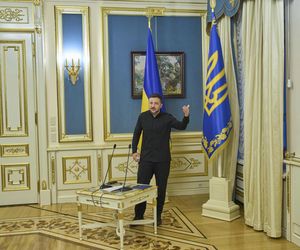 Tak Zełenski prezentuje się na salonach. Wszystkie stroje prezydenta Ukrainy