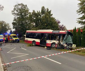 Zderzenie dwóch osobówek i autobusu