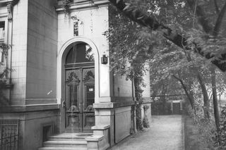 Tak wyglądały bydgoskie szkoły ponad 100 lat temu. Na archiwalnych zdjęciach widać uczniów uczących się pisać na maszynach, szkolne gabinety lekarskie