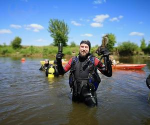 Posprzątali Narew w Łomży! Co płetwonurkowie wyłowili z rzeki? [FOTO]