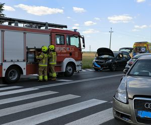 Kolizja w Lipnie. Na miejscu strażacy i policja