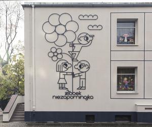 Nowe grafiki z metalu na ścianach gdyńskich budynków