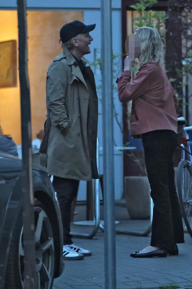 Andrzej Chyra smyra i całuje