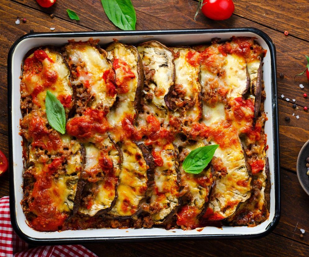 zapiekany bakłażan w sosie pomidorowym