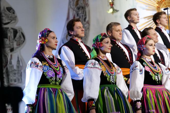 Występ zespołu Mazowsze w Starachowicach