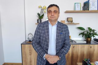 Woda zalewa cmentarz w Bukownie