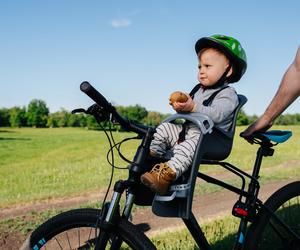 Tańsze foteliki rowerowe zdeklasowały droższe modele. Według testów ADAC są bezpieczniejsze