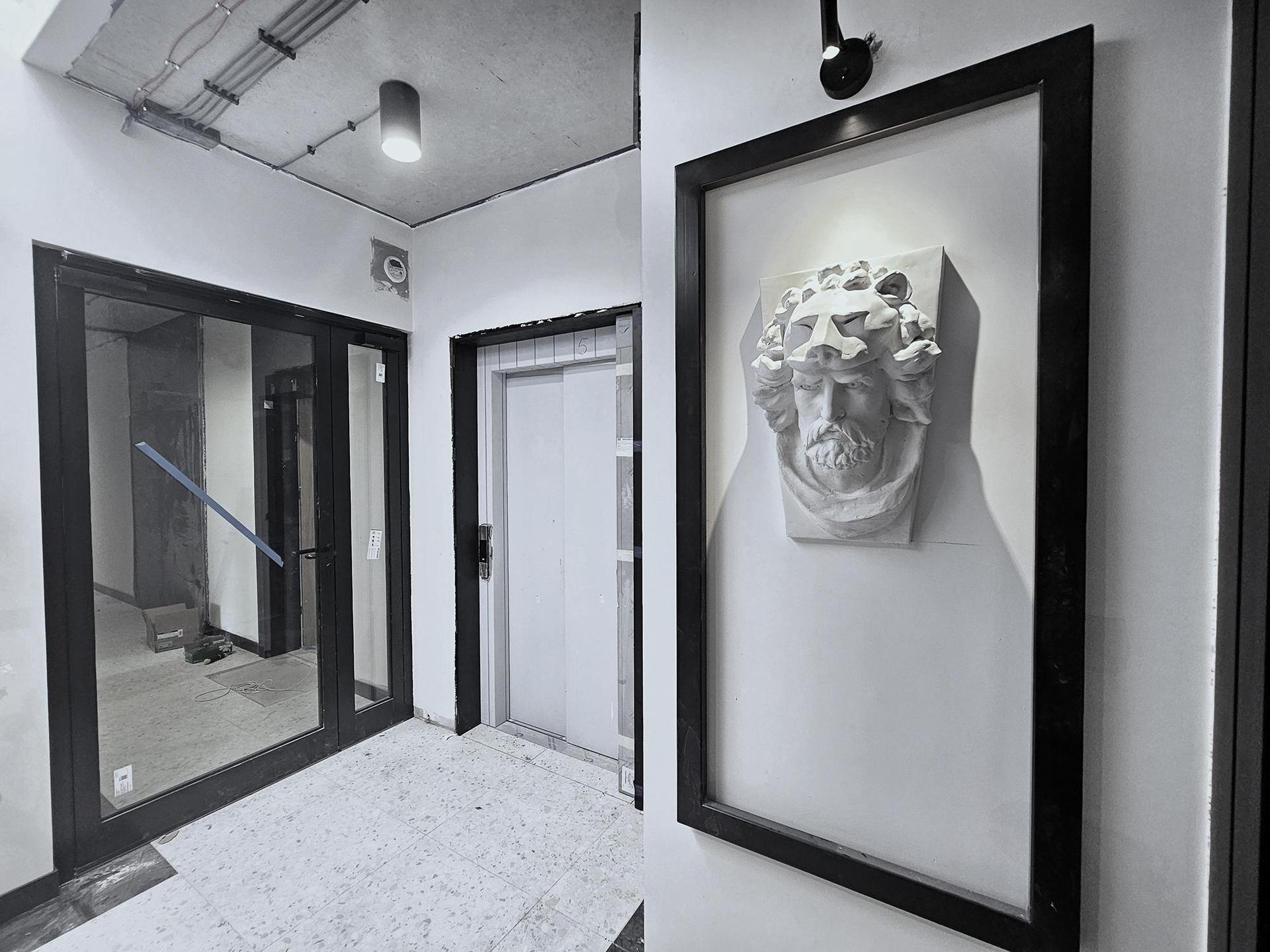 Nowa Kurkowa we Wrocławiu - zdjęcia elewacji i wnętrz budynku w trakcie prac wykończeniowych