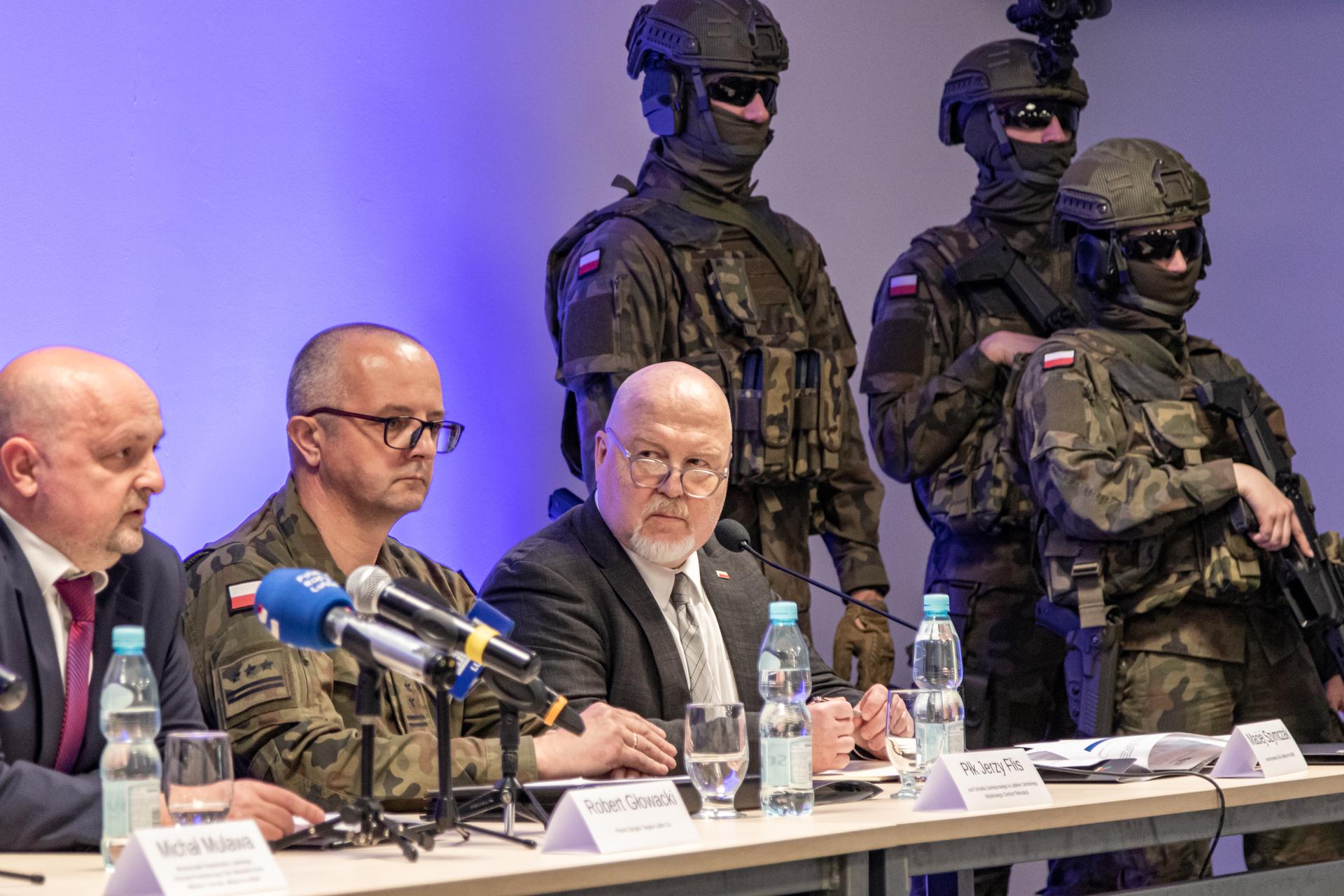 Konferencja przed Zlotem Miłośników Broni, Militariów i Survivalu "Militaria Pro Arma"