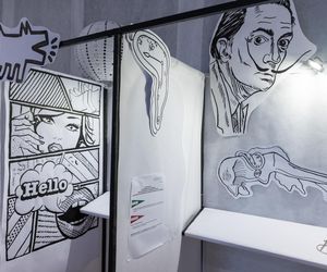 Czarno-biała kolorowanka w lokalu wyborczym w Czerwonaku