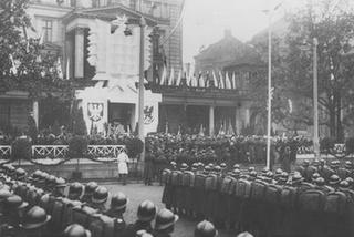 WYJĄTKOWE zdjęcia z placu Wolności w Poznaniu. Tak świętowano tam przed wojną